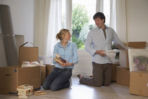 Van transport service with secure handling of customer belongings